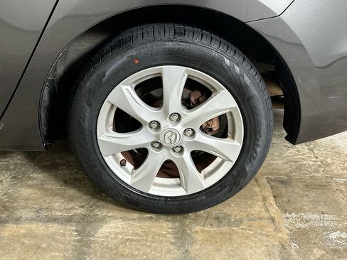 Used 2011 MAZDA MAZDA3 i Touring FWD image 11