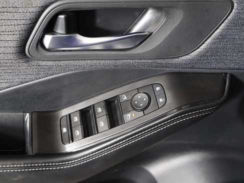 Used 2023 Nissan Rogue SV image 30