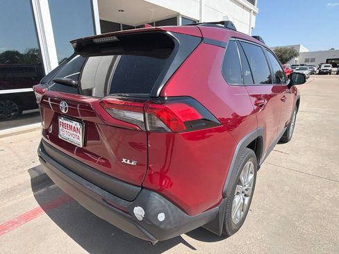 Used 2022 Toyota RAV4 XLE Premium FWD image 8