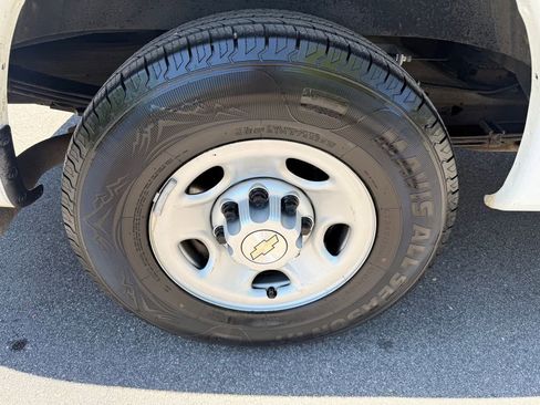 Used 2020 Chevrolet Express 2500 RWD image 32