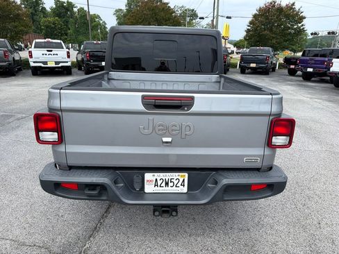 Used 2020 Jeep Gladiator Overland AWD/4WD image 6