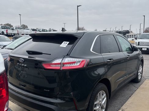 Used 2022 Ford Edge SEL w/ Convenience Package image 3