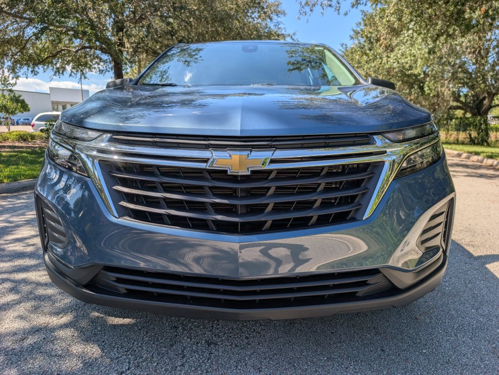 Used 2024 Chevrolet Equinox LS w/ Driver Confidence II Package FWD image 2