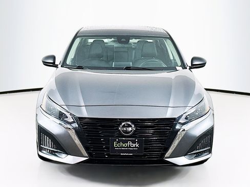 Used 2024 Nissan Altima 2.5 SV image 2