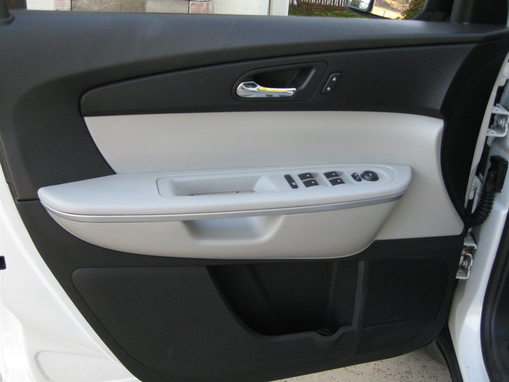 Used 2012 GMC Acadia SLE FWD image 11