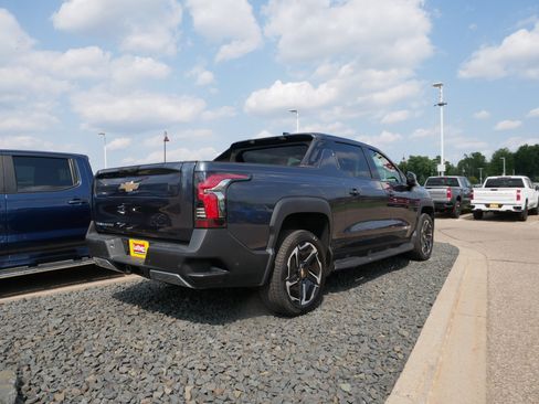 Used 2026 Chevrolet Silverado EV LT w/ Premium Package AWD/4WD image 4