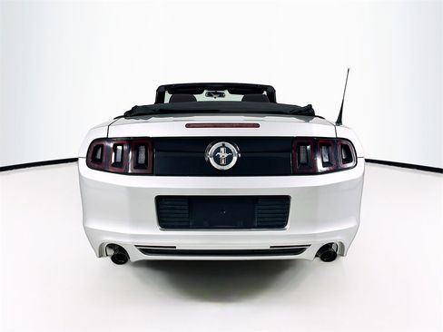 Used 2014 Ford Mustang Convertible image 6