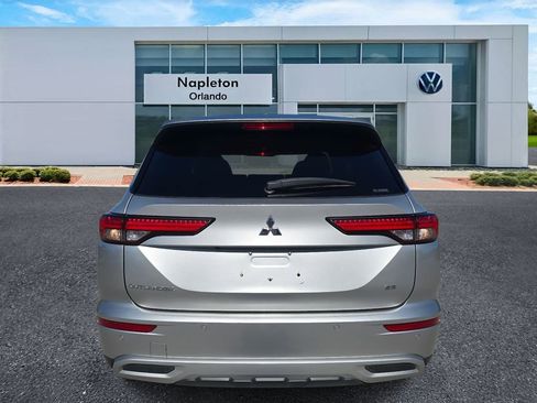 Used 2023 Mitsubishi Outlander SE image 5