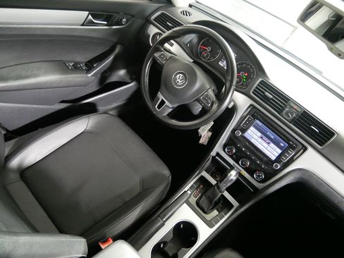 Used 2013 Volkswagen Passat 2.5 SE image 9