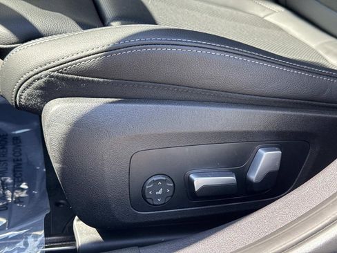 Certified 2023 BMW 330i xDrive Sedan w/ Premium Package AWD/4WD image 19