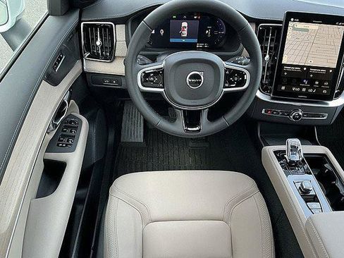 New 2026 Volvo XC90 T8 Plus w/ Protection Package Premier AWD/4WD image 5