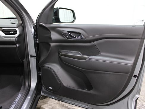 Used 2023 GMC Acadia SLT w/ Elevation Edition image 30