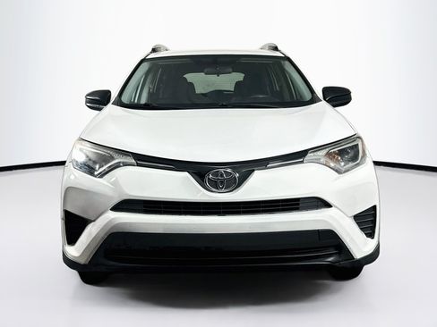 Used 2016 Toyota RAV4 LE FWD image 2