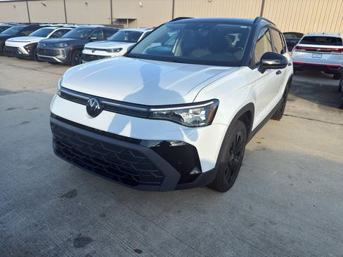 New 2026 Volkswagen Taos SE FWD image 1