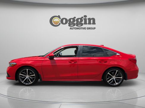 Used 2023 Honda Civic Touring image 2
