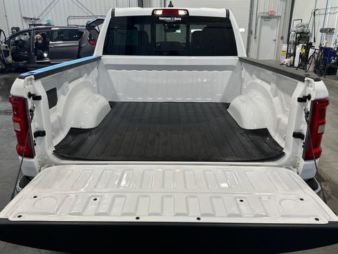 Used 2025 RAM 1500 Laramie AWD/4WD image 32