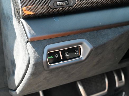 Used 2024 Lamborghini Urus Performante AWD/4WD image 22