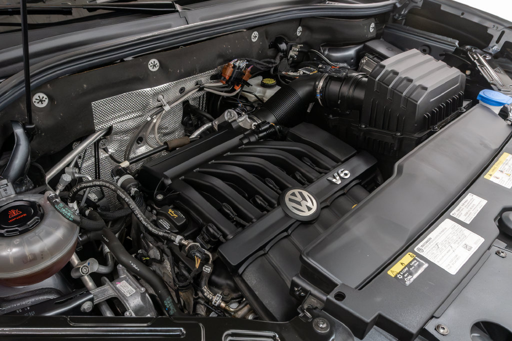 Used 2023 Volkswagen Atlas SEL R-Line AWD/4WD image 4