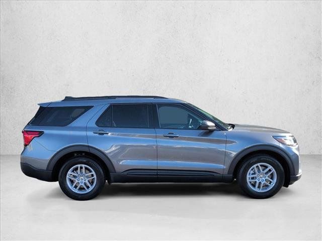 Used 2026 Ford Explorer Active w/ Active Comfort Package RWD image 5