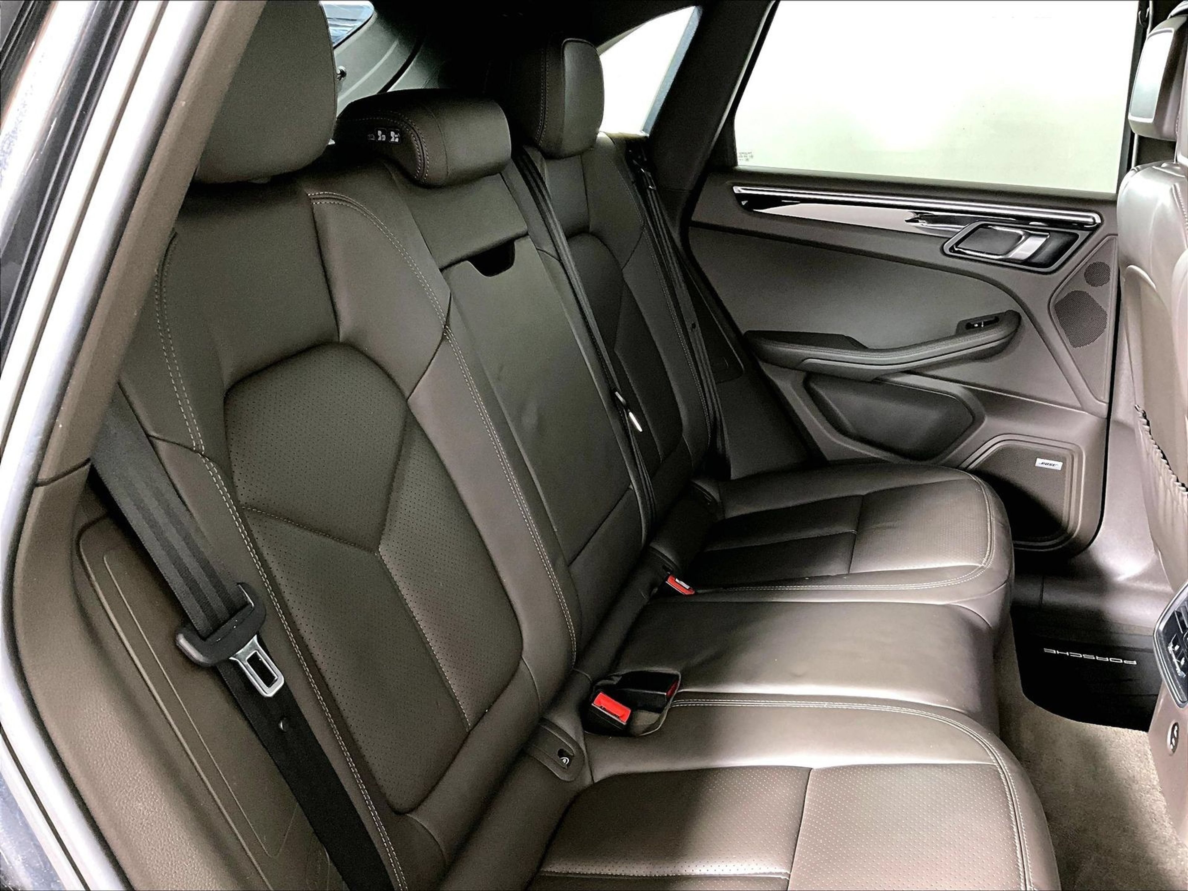Certified 2020 Porsche Macan AWD/4WD image 23