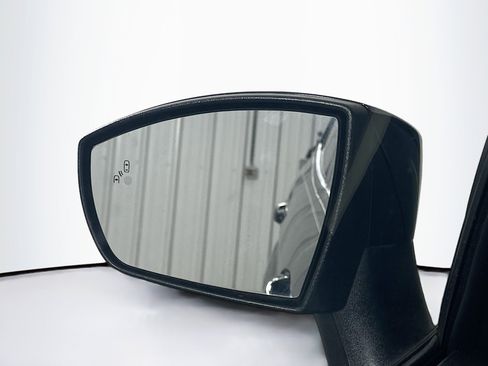 Used 2019 Ford EcoSport SE w/ SE Convenience Package image 16