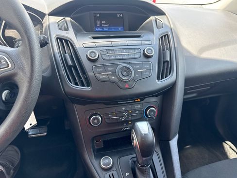 Used 2015 Ford Focus SE FWD image 14