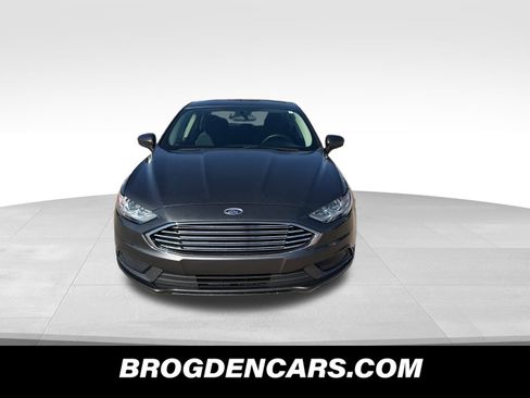 Used 2017 Ford Fusion SE w/ Fusion SE Technology Package image 8