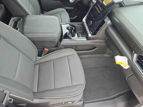 New 2026 GMC Yukon Elevation w/ Elevation Premium Package AWD/4WD image 10