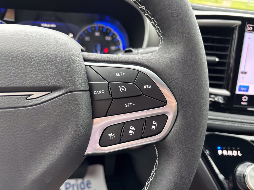 New 2027 Chrysler Pacifica Select FWD image 37