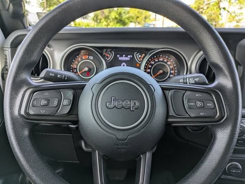Used 2022 Jeep Wrangler Sport AWD/4WD image 17