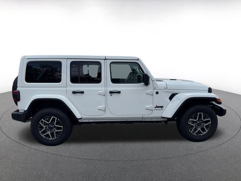 Used 2025 Jeep Wrangler Sahara image 15