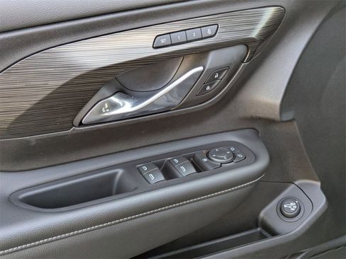 Used 2024 GMC Terrain SLT image 16