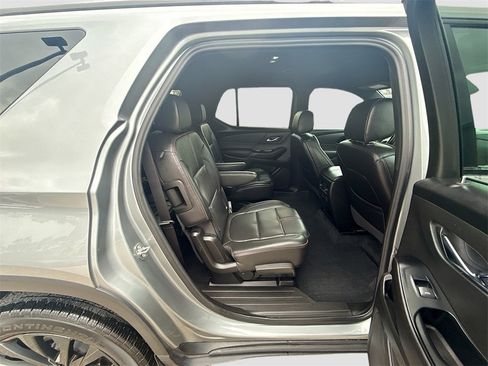 Used 2023 Chevrolet Traverse RS image 28
