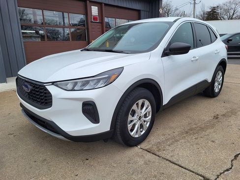 Used 2023 Ford Escape Active image 3