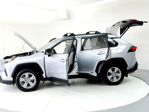 Used 2025 Toyota RAV4 XLE w/ Convenience Package AWD/4WD image 10