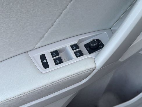 Certified 2022 Volkswagen Tiguan SE R-Line AWD/4WD image 26