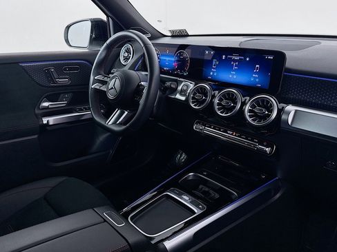 Used 2025 Mercedes-Benz GLB 250 GLB 250 image 16
