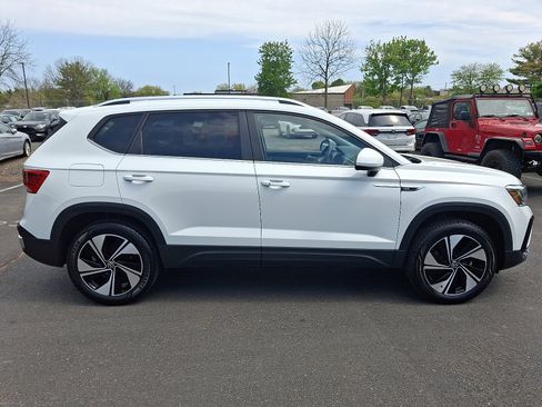 Used 2023 Volkswagen Taos SE AWD/4WD image 7