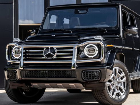 Used 2025 Mercedes-Benz G 550 image 3
