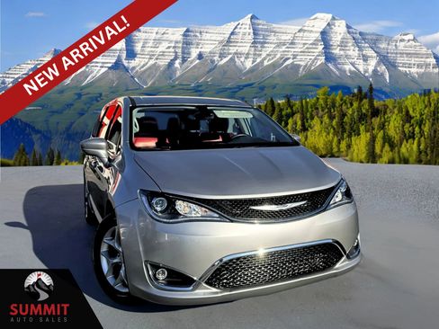 Used 2019 Chrysler Pacifica Touring Plus w/ Tire & Wheel Group image 1