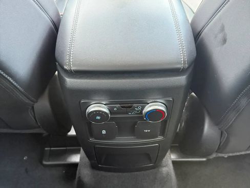 Used 2022 Ford Explorer XLT w/ Equipment Group 202A AWD/4WD image 12