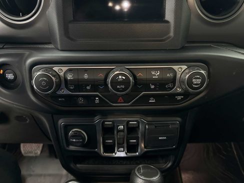 Used 2023 Jeep Gladiator Sport AWD/4WD image 15