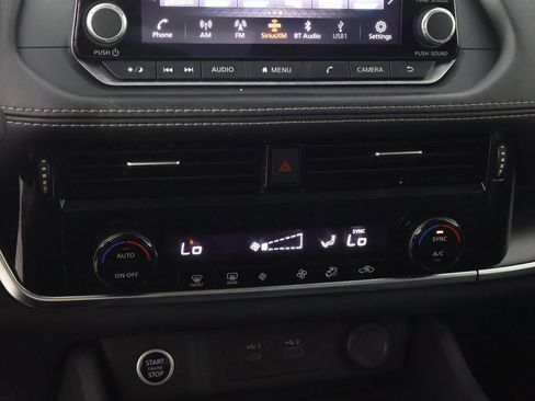 Used 2023 Nissan Rogue SV image 40