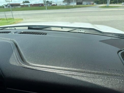 Used 2022 Chevrolet Silverado 1500 LT AWD/4WD image 24