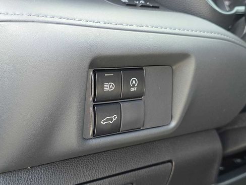 Used 2023 Toyota Highlander LE AWD/4WD image 25