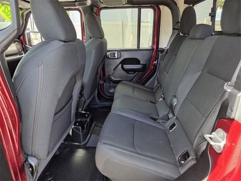 Used 2021 Jeep Gladiator Willys image 16