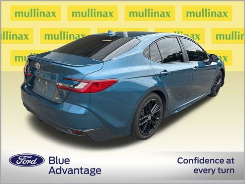 Used 2025 Toyota Camry SE w/ Convenience Package image 2