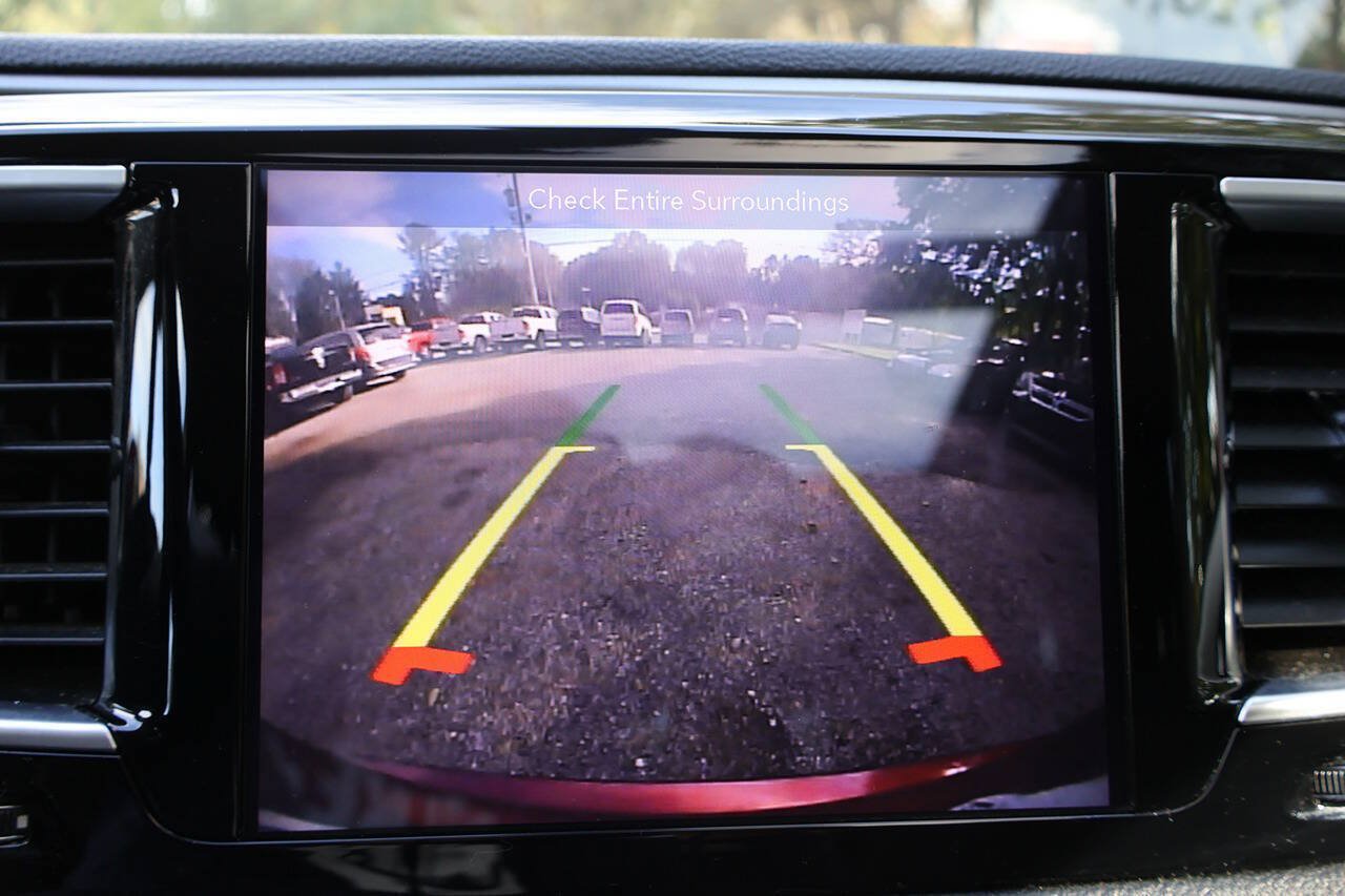Used 2018 Chrysler Pacifica Limited FWD image 38