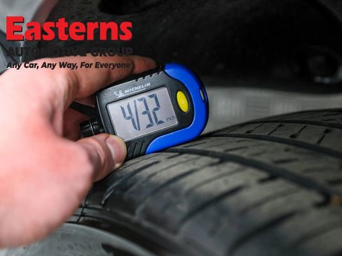 Used 2023 Toyota Venza XLE image 31