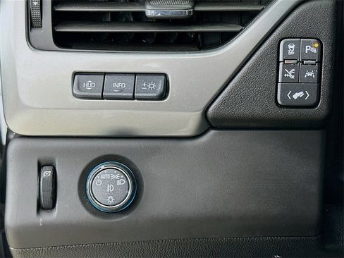 Used 2018 Chevrolet Tahoe Premier image 12